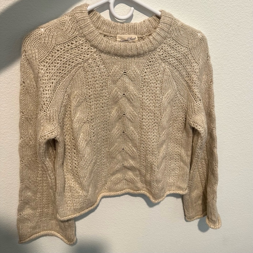 UNIVERSAL THREAD SWEATER